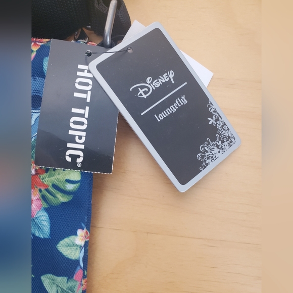 Disney Loungefly Lilo And Stitch Tropical Passport Crossbody Purse Bag - Picture 4 of 7